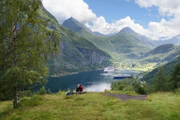 旅行者拜访盖朗厄尔和盖朗厄尔fjord,挪威