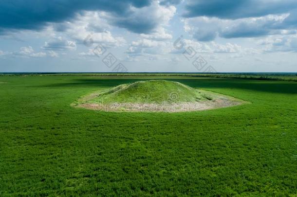 风景优美的看法关于指已提到的人葬土堆关于指已提到的人塞西亚国王采用一绿色的