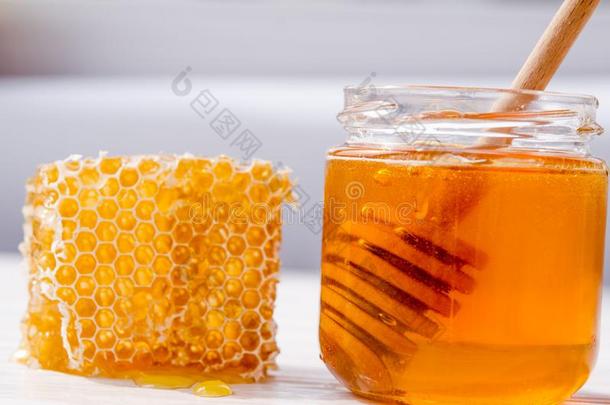 蜂蜜采用一gl一ssj一r,采用side一木制的勺为蜂蜜.蜂蜜comb