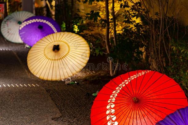 日本人雨伞采用京都,黑色亮漆.影像关于日本人文化.