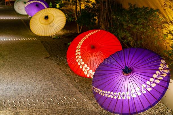 日本人雨伞采用京都,黑色亮漆.影像关于日本人文化.