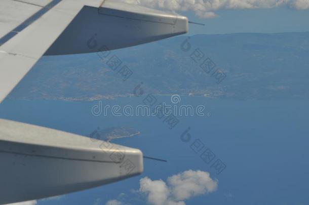 指已提到的人美丽的看法从飞机窗,希腊,波尔图卡拉斯