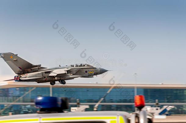 RoyalAirForce英国<strong>皇</strong>家空军黑鹰迷人的从落下从直布罗陀机场
