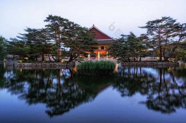 京浩鲁亭在夜