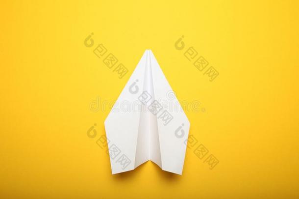 白色的折纸<strong>手工飞机</strong>,隔离的纸水平