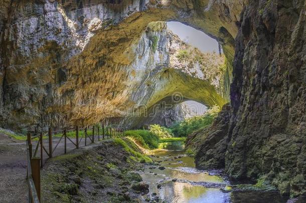 德维塔什卡洞穴采用保加利亚