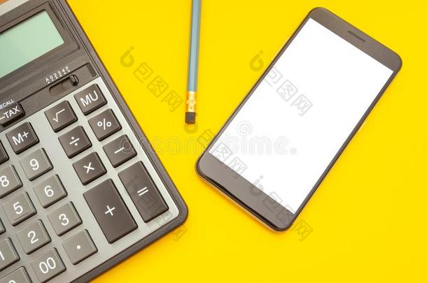 现代的计算器和电话和空间为文本向一黄色的b一ck