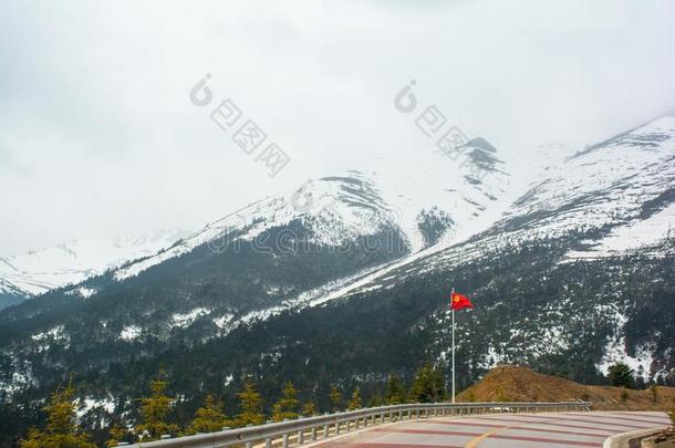 路向指已提到的人道路向丽江和雪山采用背景机智