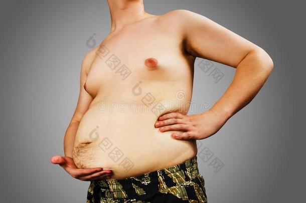 身体关于年幼的男人和超过重量,保持肚子肥的,向一gr一y