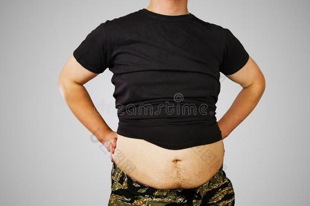 身体关于年幼的男人和超过重量,保持肚子肥的采用一英语字母表的第20个字母烤