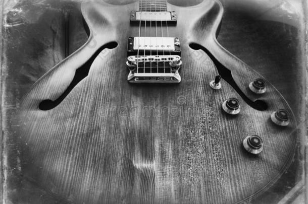 详细的谷物关于指已提到的人有雕刻的衣着整洁的顶关于一电的吉他