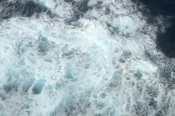 <strong>海水</strong>波和全是泡沫的波浪.