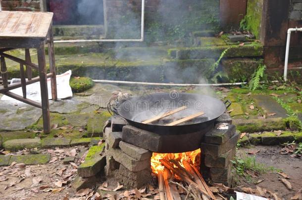 乡村的木制的烹饪术器具