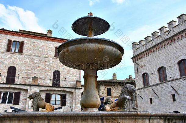 老的人造喷泉采用指已提到的人城市关于十字形针脚刺绣品,翁布里亚