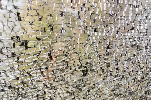 玻璃破碎的进入中许多一件,关-在上面,软的集中,破碎的获胜