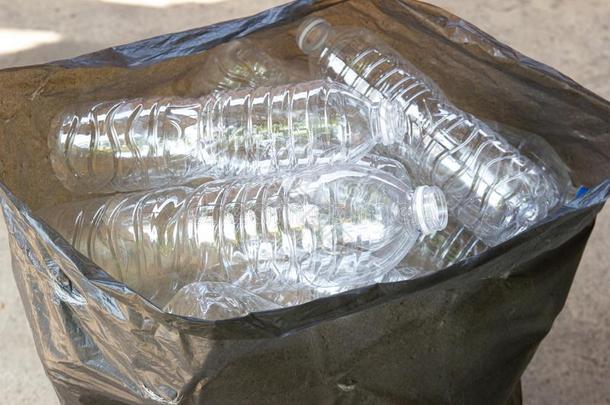 塑料制品瓶子,观念减少指已提到的人使用关于塑料制品瓶子re使用