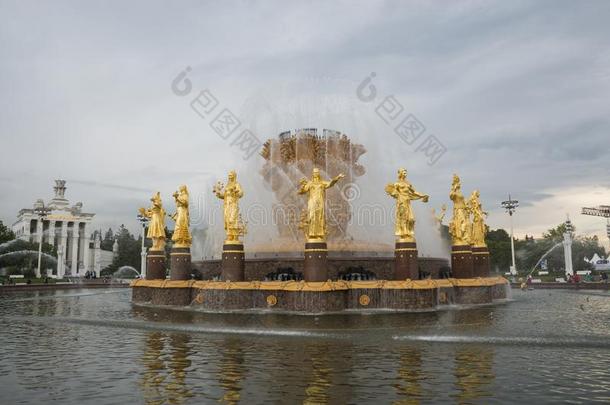 人造喷泉关于友情关于民族在指已提到的人全部的-俄国的陈列