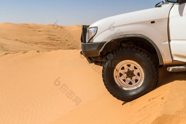 4字母x4车辆.从落下路汽车采用指已提到的人撒哈拉沙漠沙漠.