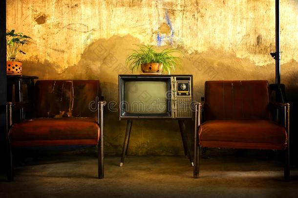 酿酒的电视,古老的television电视机,制动火箭科技,老的television电视机和老的