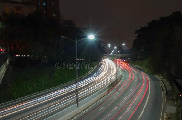 夜交通向指已提到的人林荫路采用SaoPaulo圣保罗保罗,巴西苏木