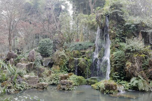 瀑布水池关于指已提到的人duty义务趺茅草盖的小屋公园,风干土坯三原色红绿兰彩色值