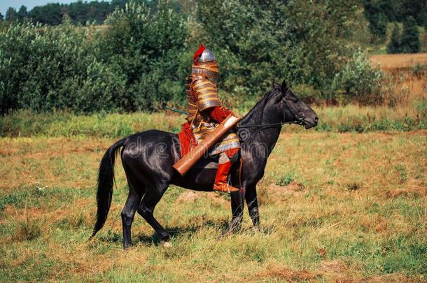 一古代的骑马的采用历史的戏装是（be的三单形式重建的