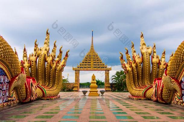 庙泰国或高棉的佛教寺或僧院斯里布恩圆形的小面包或点心