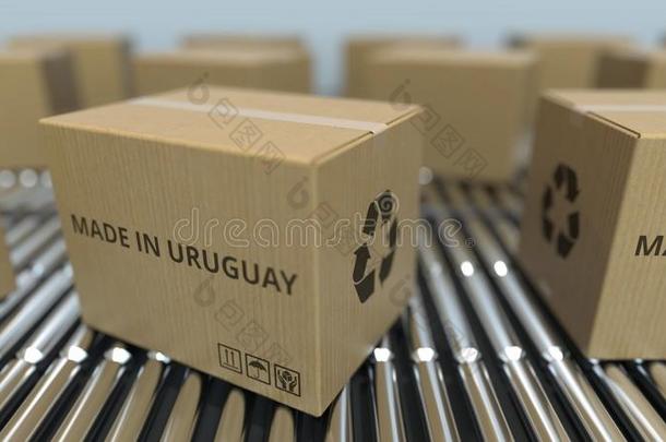 盒和使采用乌拉圭文本向滚筒c向veyor.乌拉圭人走