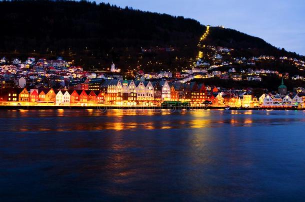 看法关于海港老的城镇<strong>卑尔根</strong>的采用<strong>卑尔根</strong>,挪威在夜