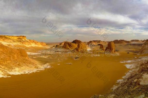 全景画关于elevation仰角-阿加巴特山谷采用白色的沙漠,撒哈拉沙漠,埃及