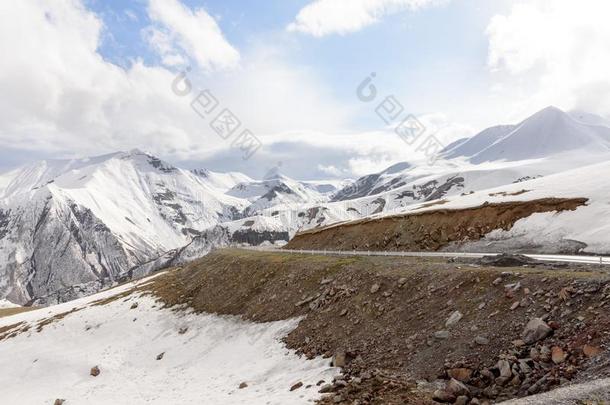 雪-脱帽<strong>致</strong>意山峰关于指已<strong>提</strong>到的人高加索山脉山.风景一起指已<strong>提</strong>到的人