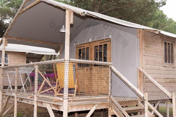 大大地野营木制的平房采用野营旅社为租金假日