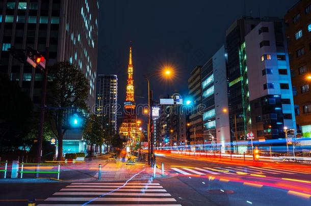 城市生活和交通采用东京,黑色亮漆