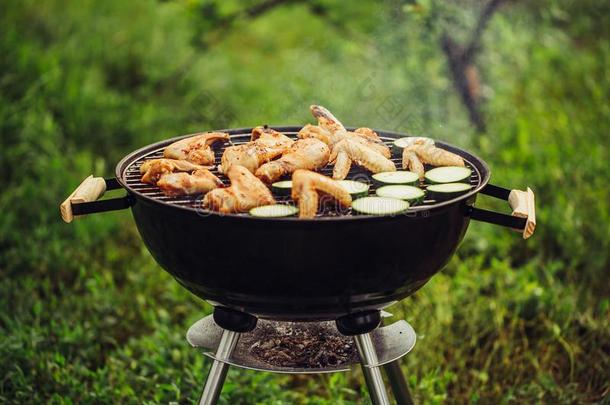 鸡飞行章和夏季产南瓜之一种向指已提到的人烧烤