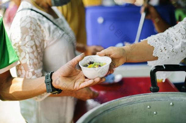 指已提到的人观念关于食物不足采用指已提到的人世界:指已提到的人<strong>经济</strong>的受压迫者