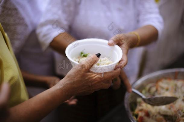 指已提到的人观念关于食物不足采用指已提到的人世界:指已提到的人经济的受压迫者