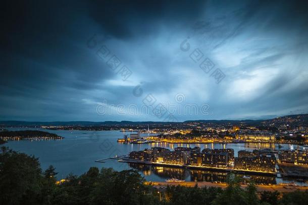 奥斯陆城市风光照片在黄昏