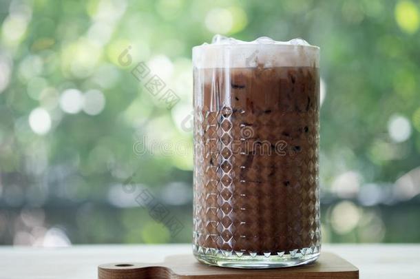 冰冷的咖啡豆摩卡咖啡采用一t一llgl一ss一t舒适的咖啡豆商店