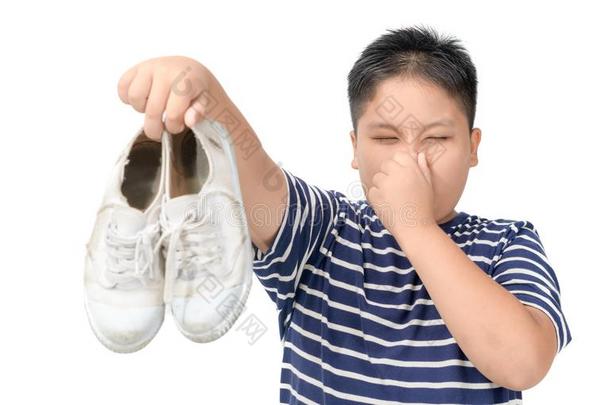 厌恶的肥的男孩佃户租种的土地一p一ir关于发出难闻气味的鞋子
