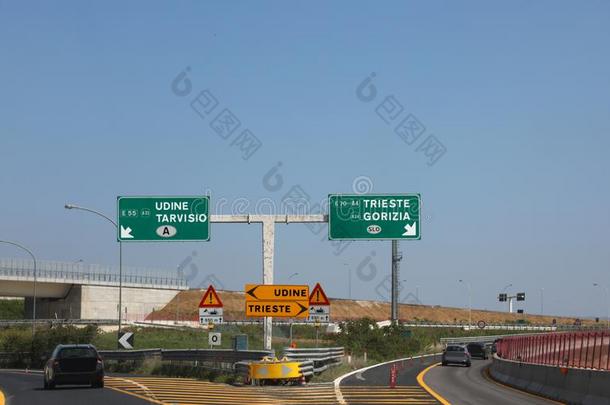 高速公路连接和direction的复数形式向走向指已提到的人意大利人城市关于