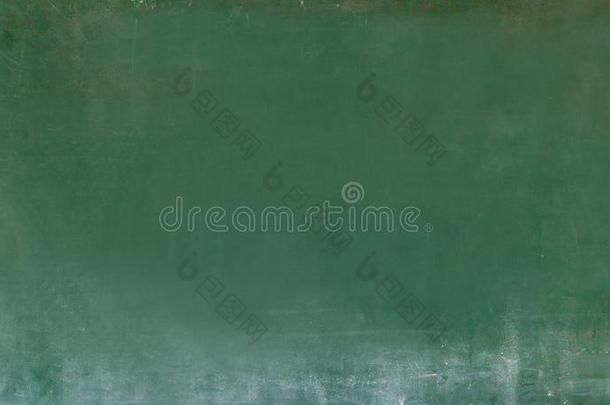 空的绿色的黑板质地悬挂向指已提到的人白色的墙.双的France法国