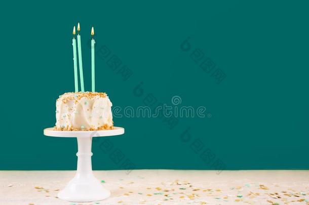 生日蛋糕和蜡烛.生日社交聚会庆祝观念
