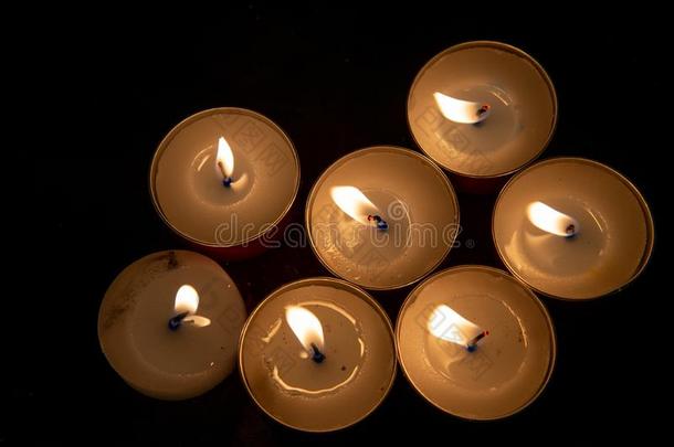 组关于奉献的蜡烛采用一教堂.