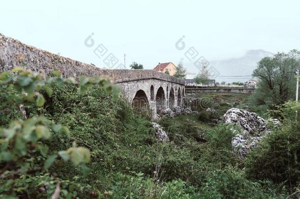 古罗马的桥或老的桥.石头桥,部分关于一古罗马的ro一d.