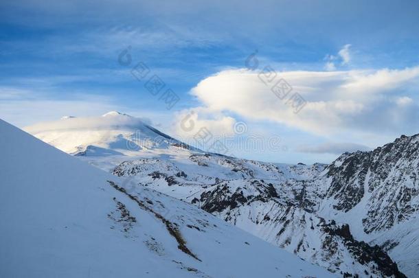 去氧安定山背脊风景采用指已提到的人高加索山脉地区