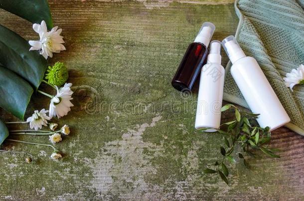 化妆品容器罐子喷配药师绿色的花白色的老的wickets三柱门