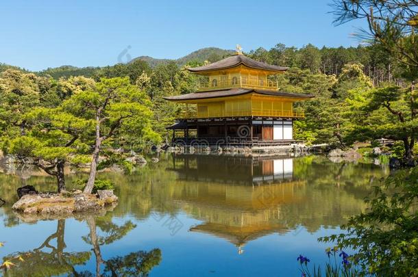 金色的亭采用京都,黑色亮漆