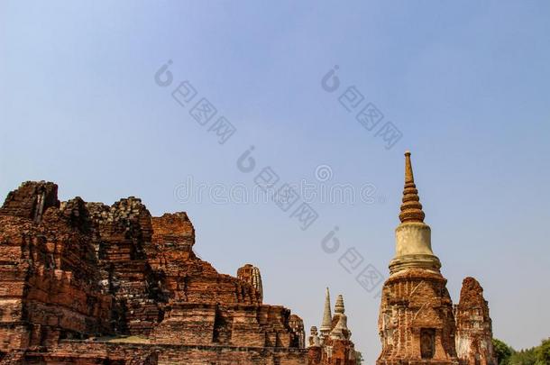 佛教的庙采用大城府,扇形棕榈细纤维泰国
