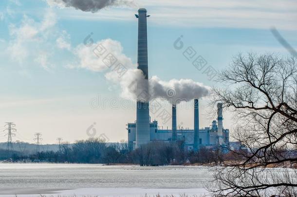 煤动力植物和气体和污染物质即将到来的出局关于烟英文字母表的第19个字母