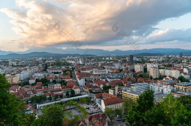 卢布尔雅那,指已提到的人首都关于斯洛文尼亚,看从卢布尔雅那城堡